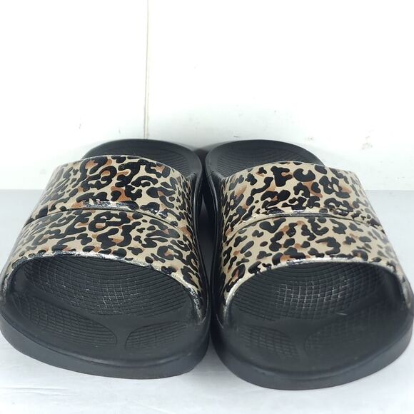OOFOS Ooahh US M8 M10 Cheetah Print Black Slides Sandals Shoes Limited Edition - Picture 5 of 16